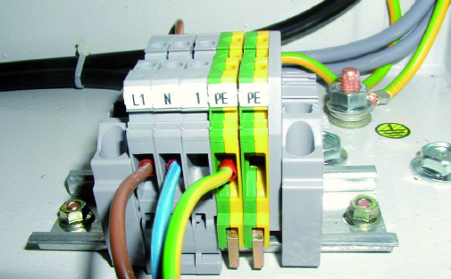 Barrette à bornes de raccordement